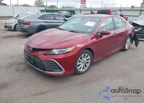 2021 Toyota Camry Le z USA, uszkodzony, nr VIN 4T1C11AK1MU544310